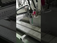 Lumières LED améliorées 2 composants Pu machine de pulvérisation pour le système de colle de panneau de nid de miel