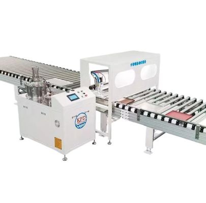 Machine à coller en adhésif de polyuréthane pour panneau sandwich