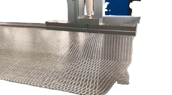 Machine de pulvérisation de colle pour panneau sandwich isolant