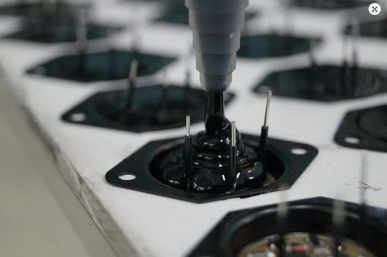 Vidéo fournie d'inspection de sortie 2k machine de dosage de polyuréthane pour le dépôt de capteurs de stationnement