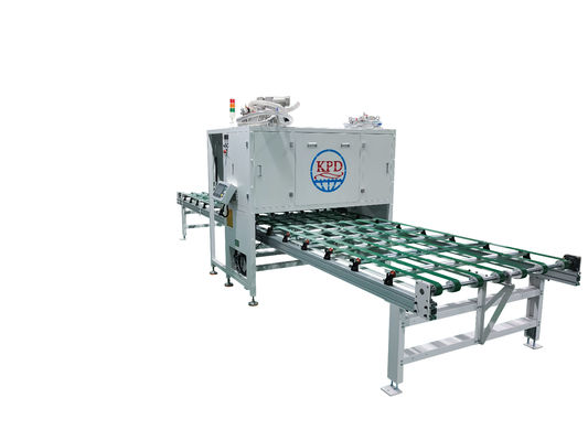 Machine à coller des panneaux en mousse de polyruéthane