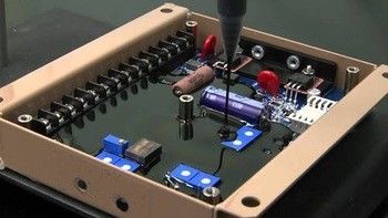 Dispensateur de résine époxy à pompe à rapport automatique avec fonction de chauffage, de remuage et de démoussage