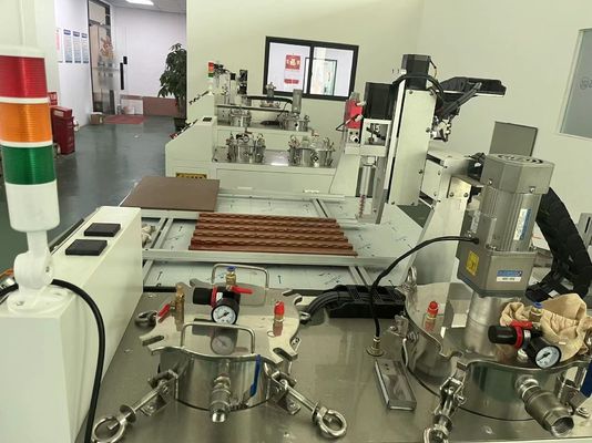 Ab Machine de mise en pot de colle pour solution de mise en pot de pièces électroniques en résine époxy