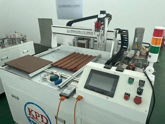 Machine à résine époxy pour l'application de dôme dans la production d'autocollants d'étiquettes 3D
