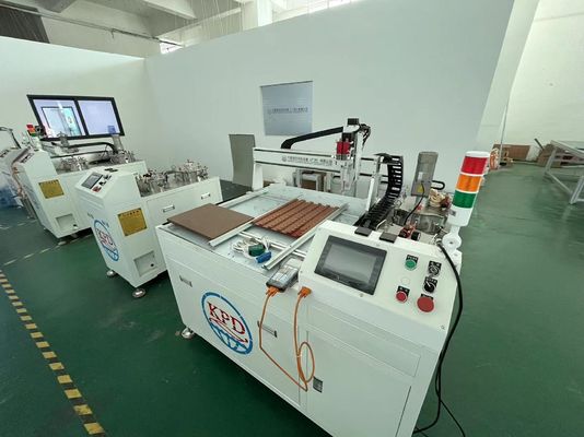 Machine à résine époxy pour l'application de dôme dans la production d'autocollants d'étiquettes 3D