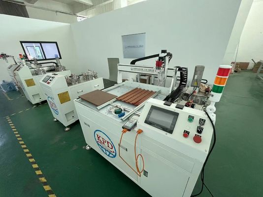 Machine à résine époxy pour l'application de dôme dans la production d'autocollants d'étiquettes 3D