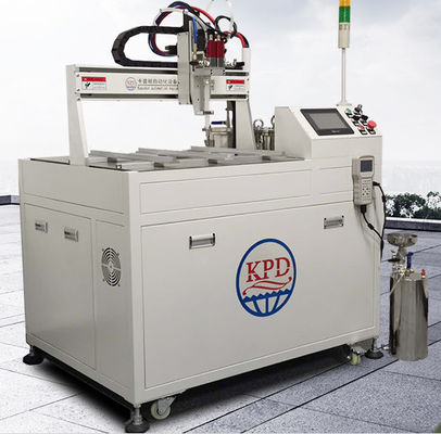 Machine à mélanger et à distribuer le polyuréthane dynamique