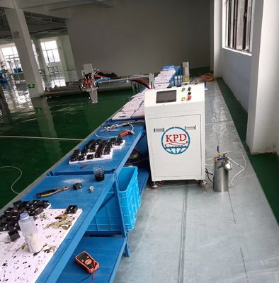 Machine à mélanger et à doser à deux composants