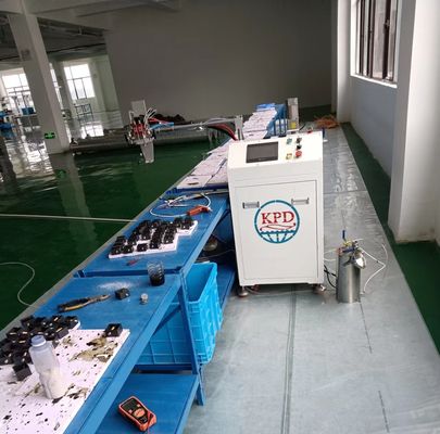 Machine à mélanger et à doser à deux composants