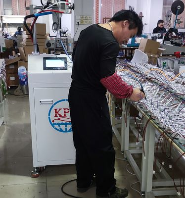 Machine à mélanger et à doser à deux composants