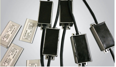 Le conducteur LED automatique machine de mise en pot en résine époxy pour un processus de mise en pot en douceur