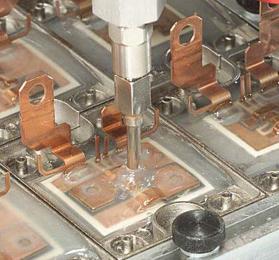 Partie électronique en pot avec machine à distribuer CNC et LED 2K en pot en résine 260KG